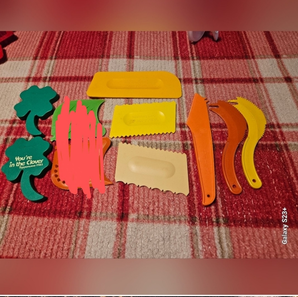 ==$4 each / 5 for $15 / 10 for $25 Tupperware tools / minis / gadgets - Picture 1 of 14